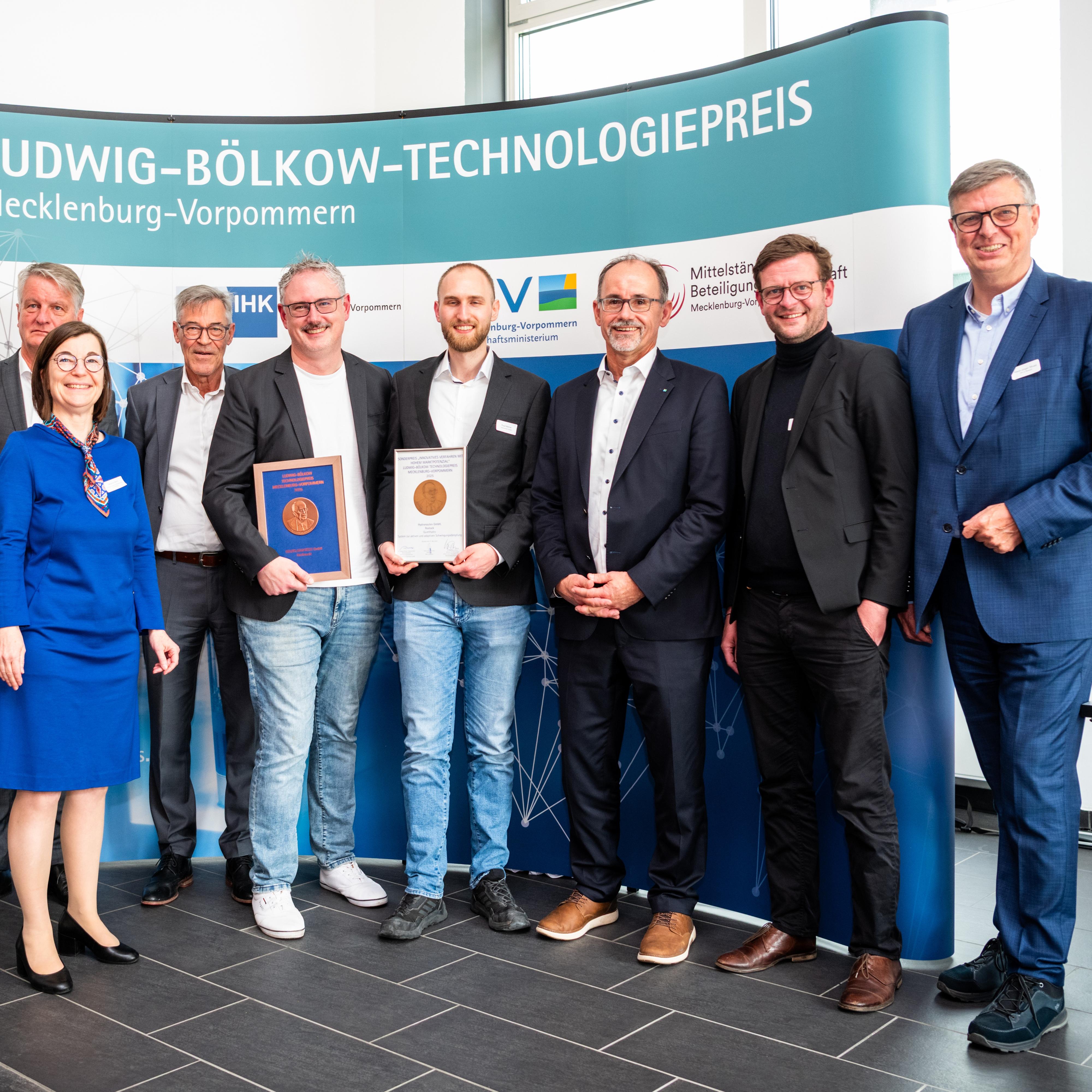 Gruppenbild mit den Gewinnern des Ludwig-Bölkow-Preises