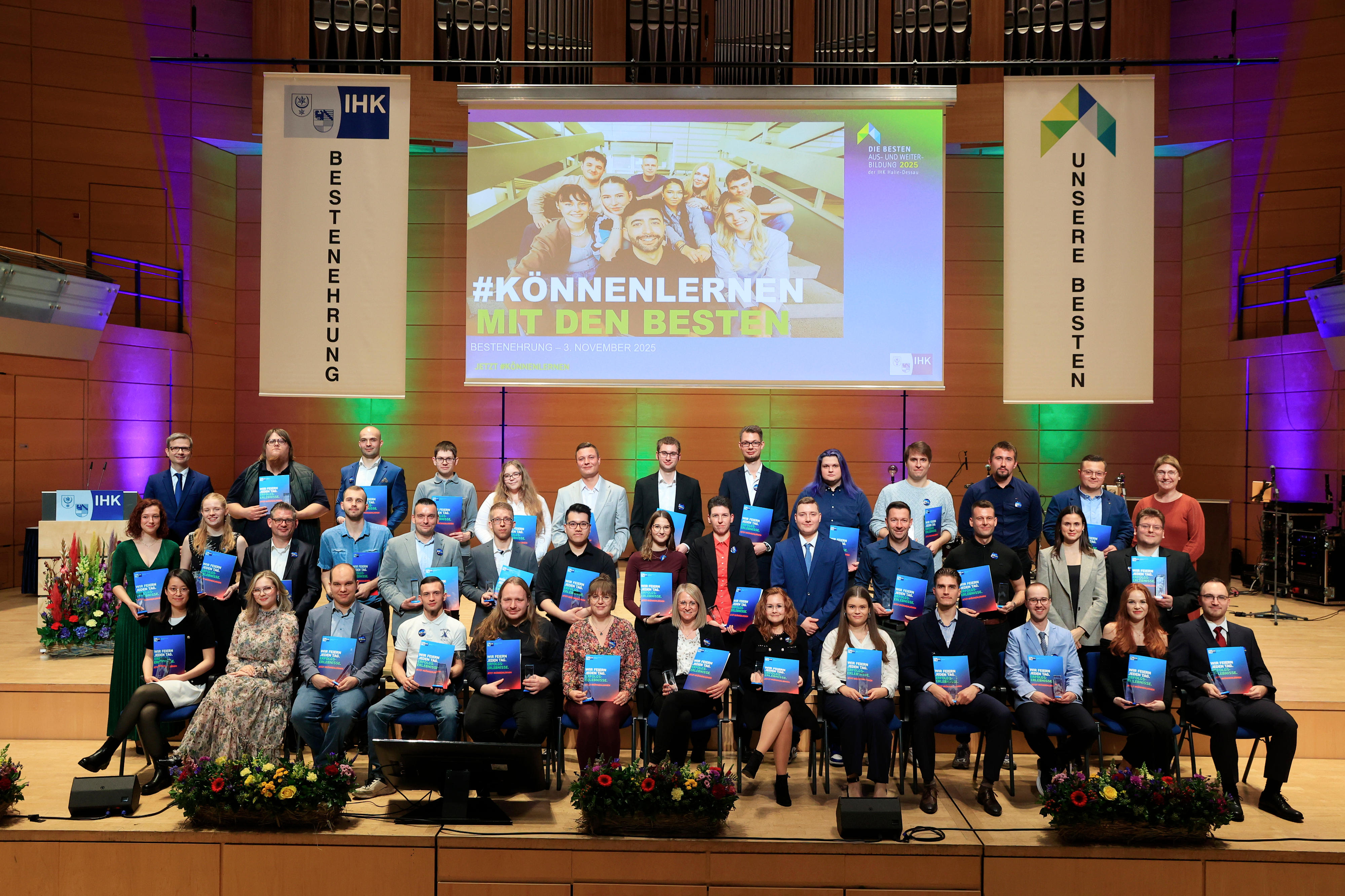 sitzende Gruppe der Ausgezeichneten