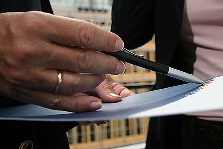 Hand mit Stift