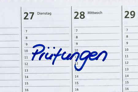 Ausschnitt aus einem Terminkalender mit dem Eintrag "Pr&uuml;fungen"