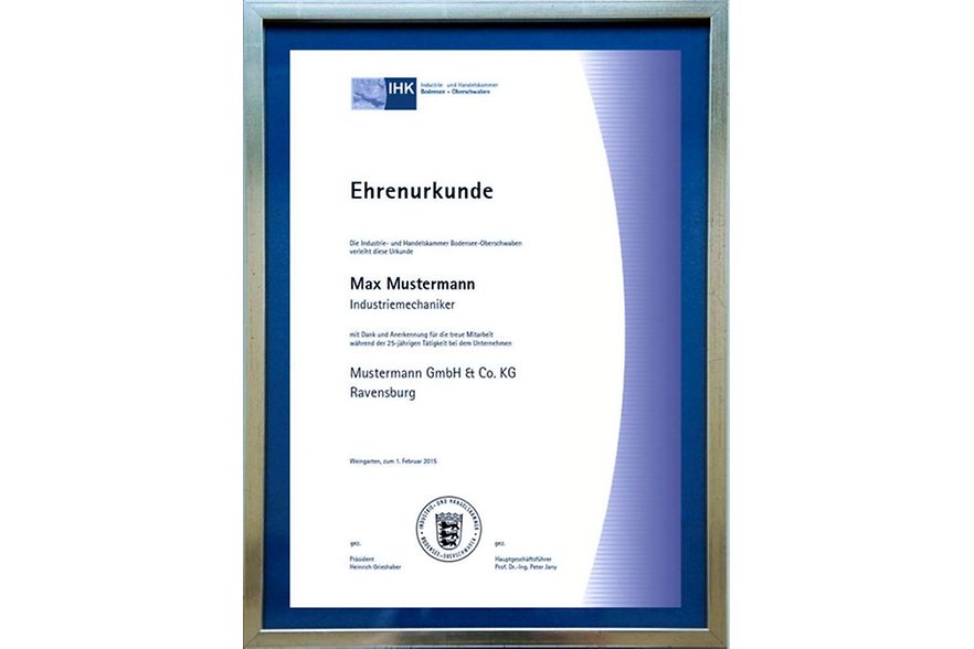 Eine eingerahmte Ehrenurkunde der IHK Bodensee-Oberschwaben.
