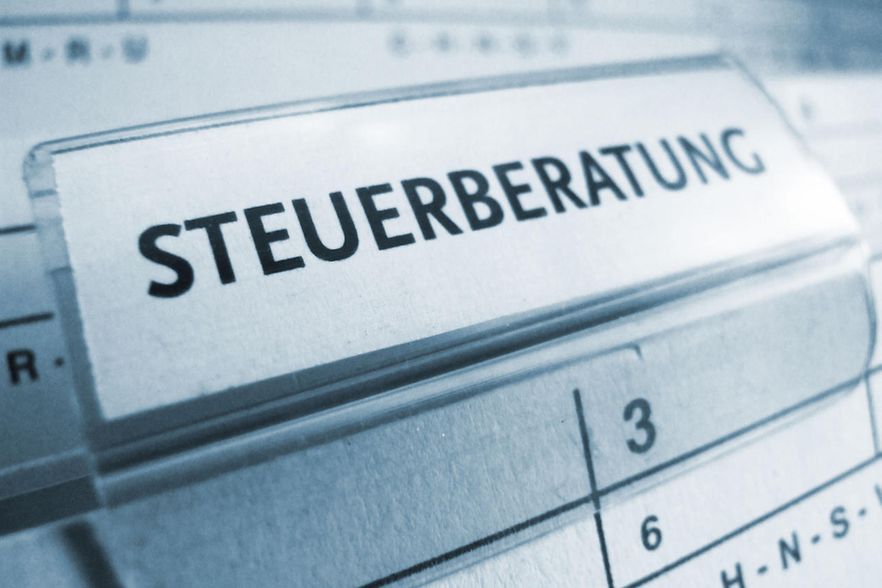 Ordner mit der Beschriftung Steuerberatung