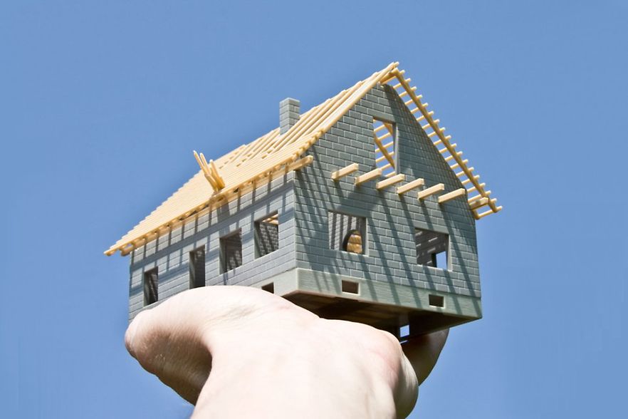 Haus-Modell auf Hand