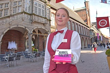 Niederegger-Konditoreifachverk&auml;uferin Nadine Schmode