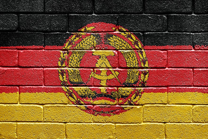 DDR Flagge auf eine Wand gemalt