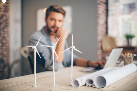 mann-windraeder-energie