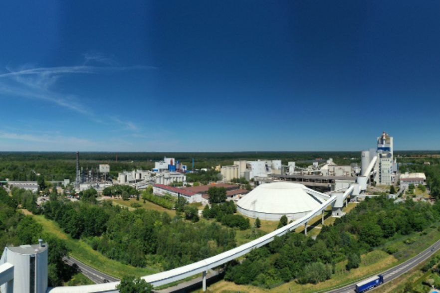 Panorama &uuml;ber Fabrikgel&auml;nde der CEMEX Zement GmbH in R&uuml;dersdorf