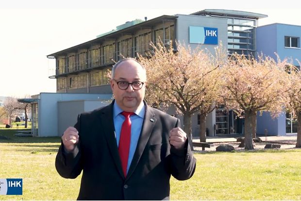  Jetzt Karriere starten
