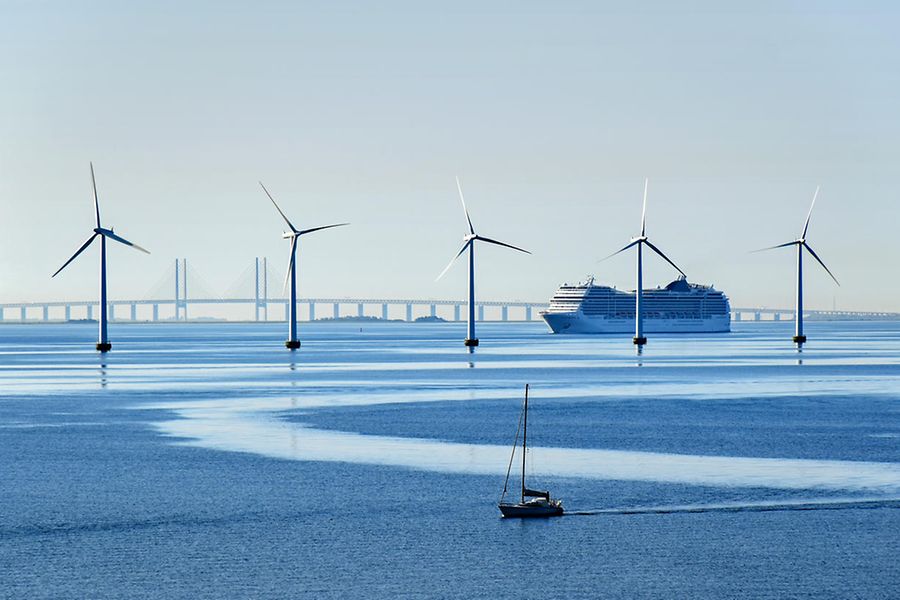 Symbolbild: Eine Windkraftanlage vor der Öresundbrücke