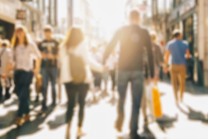 Shoppende Menschen in der Innenstadt