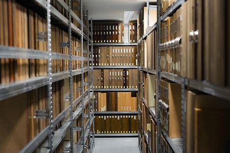 Archiv mit Ordnerschr&auml;nken.
