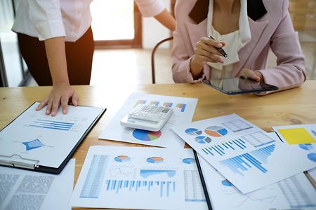AdobeStock_Daten_Konjunktur_Auswertung_246973531