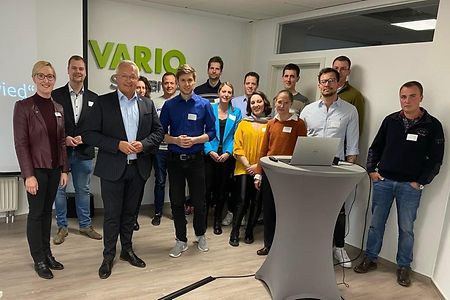 Mehrere Personen bei dem Treffen