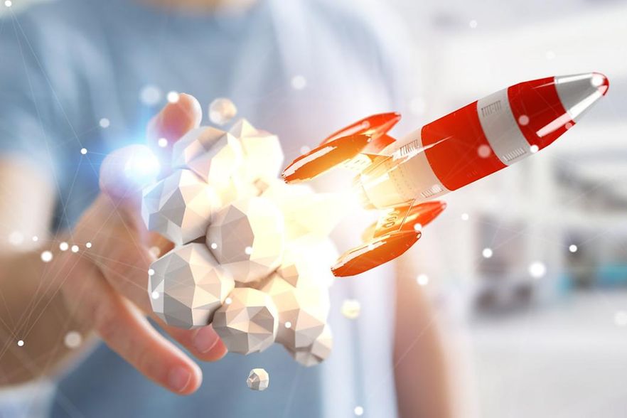 Visualisierung Mann mit Rakete in Hand