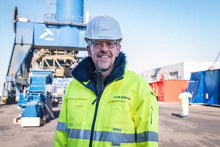 Frank Schnabel im Hafen von Brunsb&uuml;ttel Ports