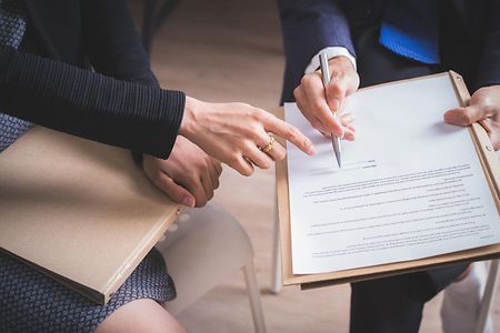 Business,Man,Signing,A,Contract
