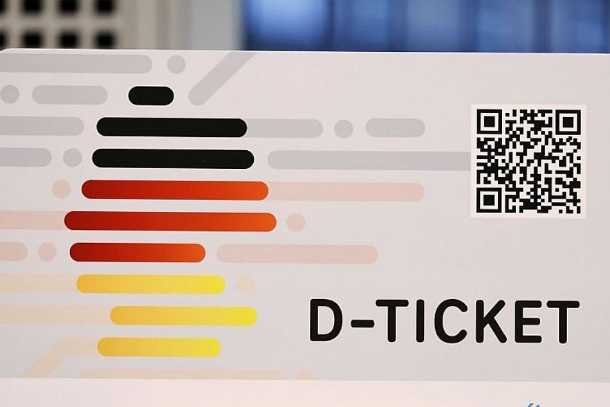 Das Bild zeigt beispielhaft ein sogenanntes Deutschlandticket f&uuml;r den &Ouml;PNV in Deutschland ab Mai 2023.