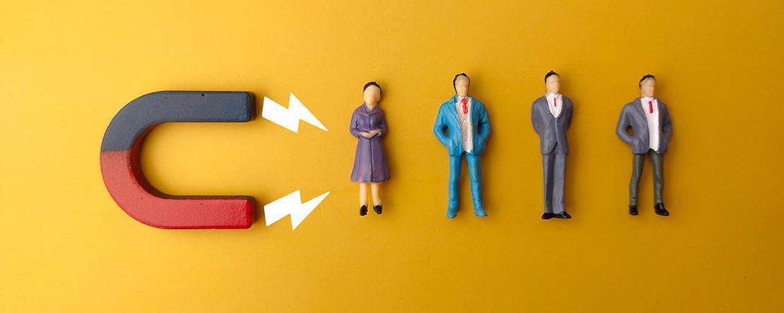 Ein Magnet soll sinnbildlich Fachkr&auml;fte anziehen