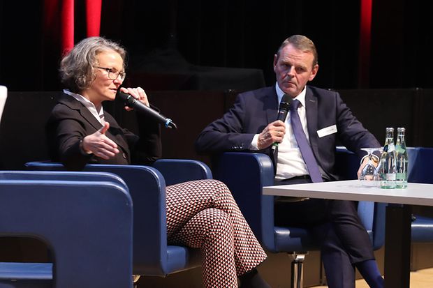 NRW-Bauministerin Ina Scharrenbach und IHK-Hauptgeschäftsführer Dr. Fritz Jaeckel