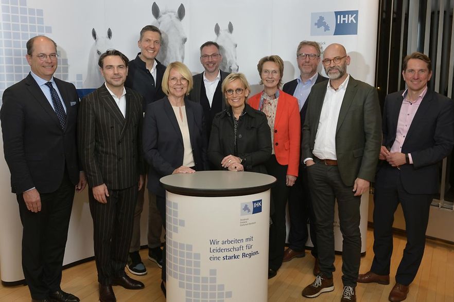 438 - Vollversammlung_Pr&auml;sidium