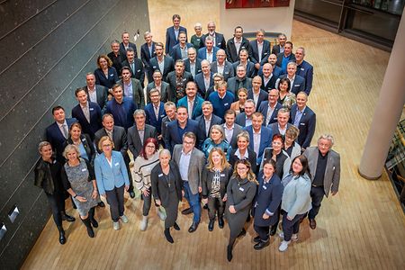 Gruppenfoto der neuen Vollversammlungsmitglieder