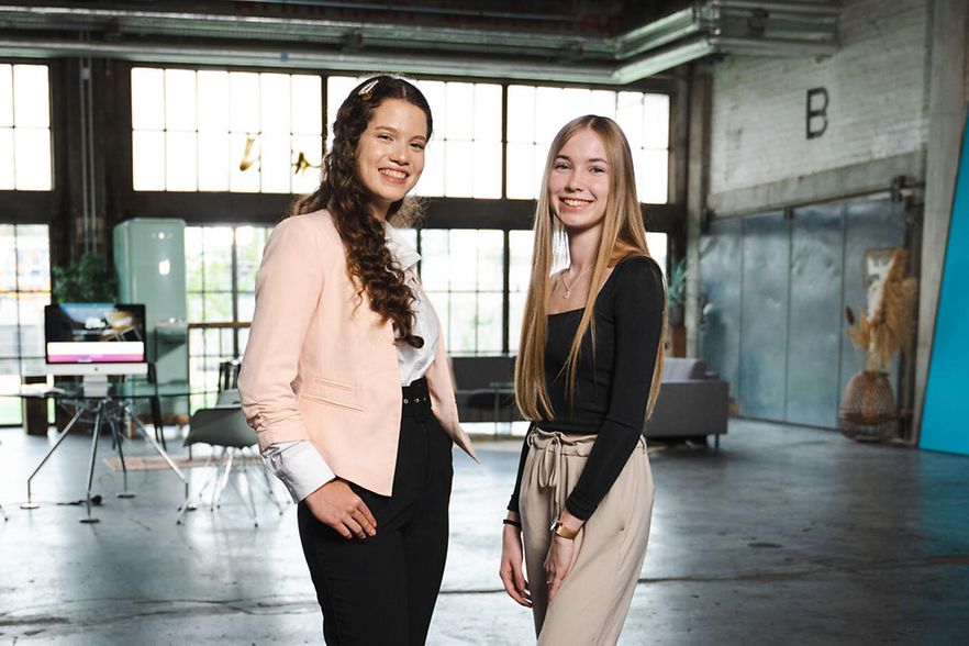 Nour Idelbi (l.) und Joline Reker.