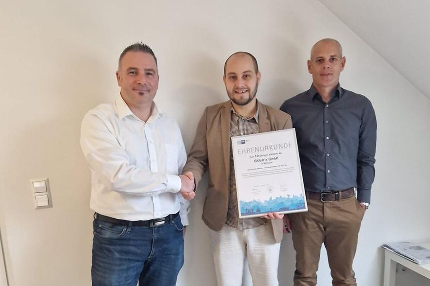 Steffen Sattler von der IHK Pfalz (Mitte) mit Stefano Lisci und Tobias Hoffmann. 