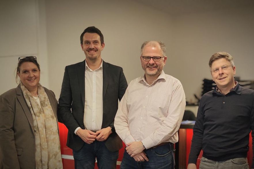 Austausch beim Betriebsbesuch bei IG Baulan GmbH. v.l.: Veronika Pommer, Tim Wiedemann, Robert Kautsch und Christian Kohlmeyer 