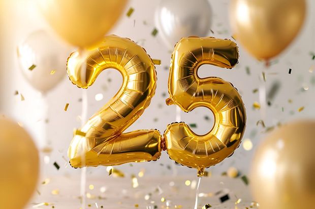 Folienballons mit der Zahl 25