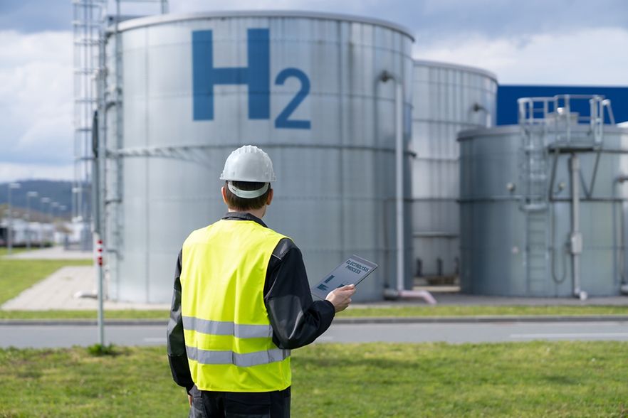 Engineer,With,Tablet,Computer,On,A,Background,Of,Hydrogen,Factory