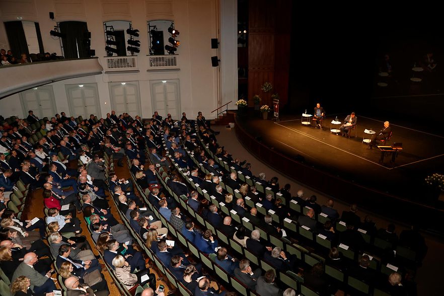 Publikum und Blick auf die B&uuml;hne