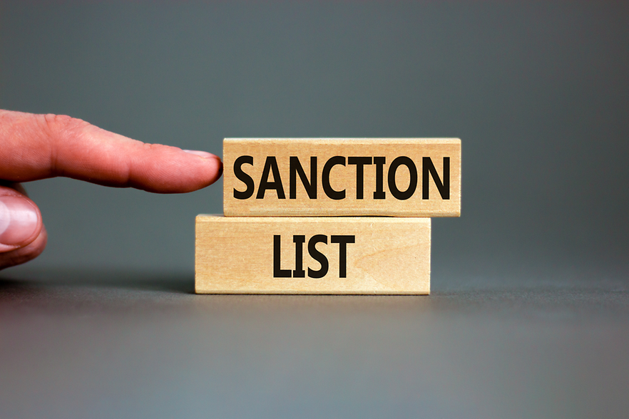 Holzkl&ouml;tze mit Aufschrift Saktions List