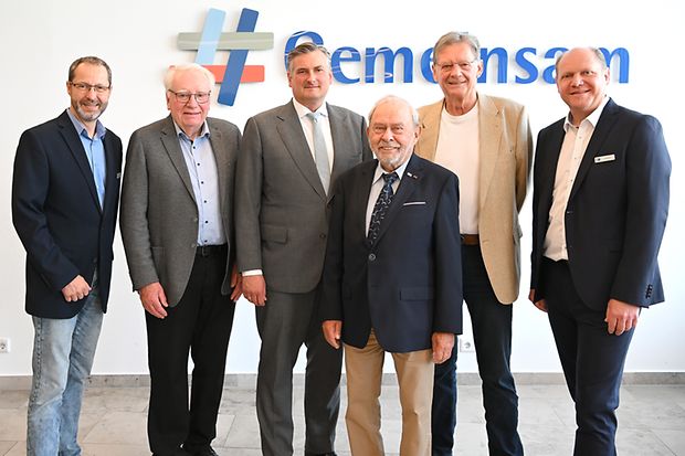 Gruppenfoto bei der Pr&uuml;ferehrung