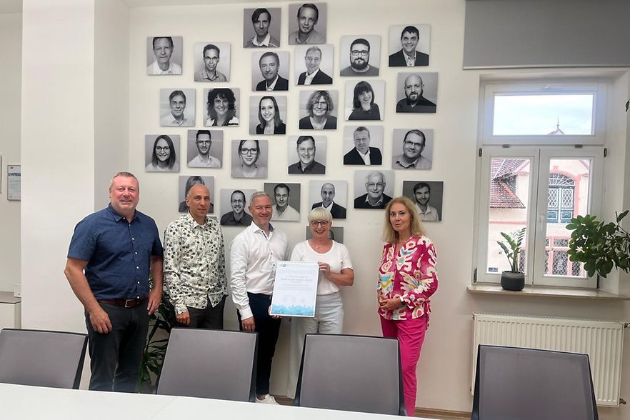 Die Gesch&auml;ftsf&uuml;hrung der Stripf Project Solutions GmbH neben Sabine Fuchs-Hilbrich.