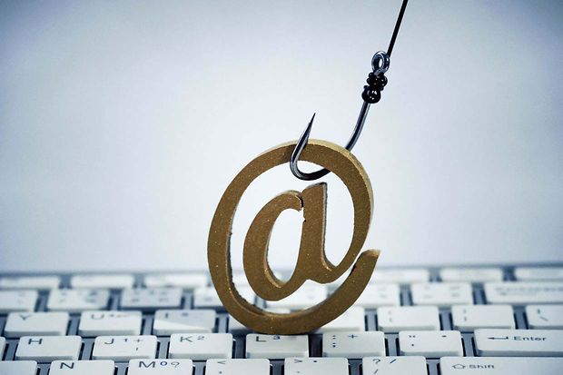 @_Zeichen_am_Haken_wk1003mike_shutterstock_Inet