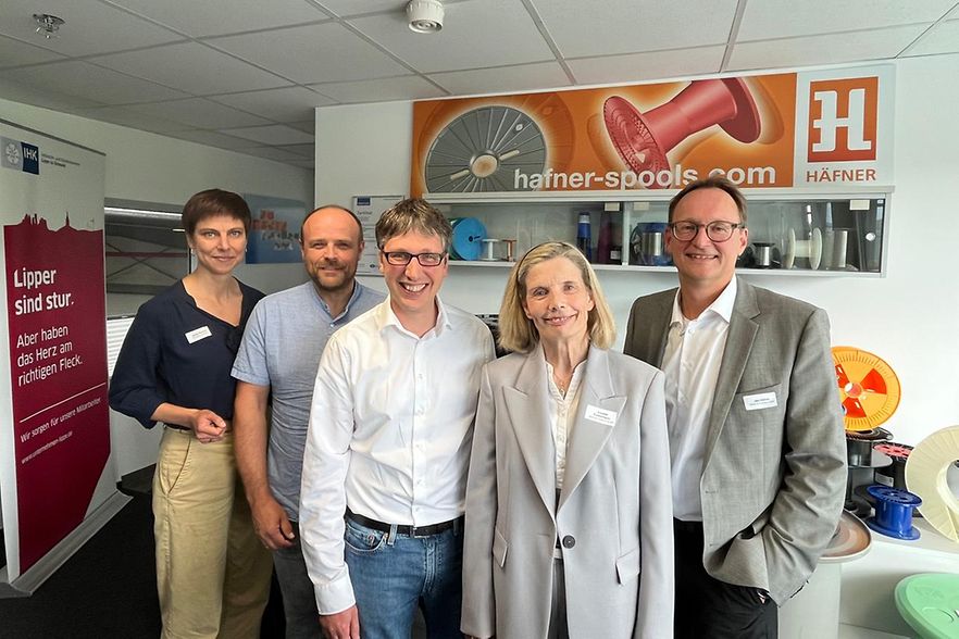 Das Foto zeigt Teilnehmerinnen und Teilnehmer des Kommunalen Wirtschaftsgespr&auml;ch in Leopoldsh&ouml;he.