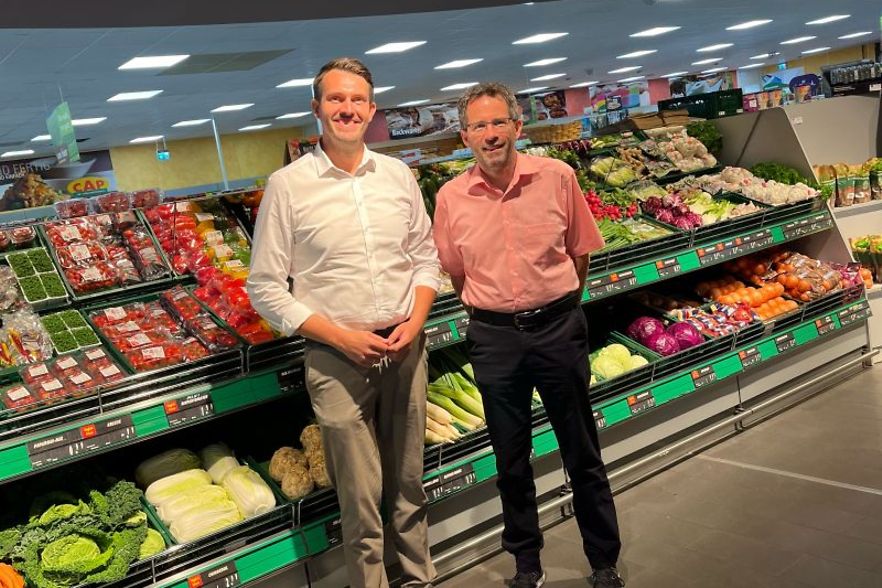 Tim Wiedemann mit Gesch&auml;ftsf&uuml;hrer Markus Matheis.