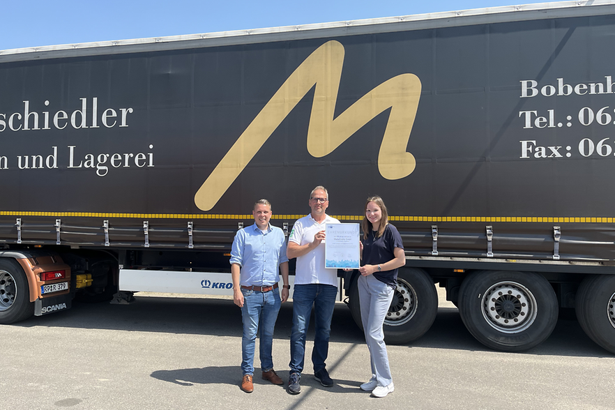 v.l.n.r.: Tobias Mahr (IHK Pfalz), Roland Modschiedler und Saskia Reinhardt (IHK Pfalz) 