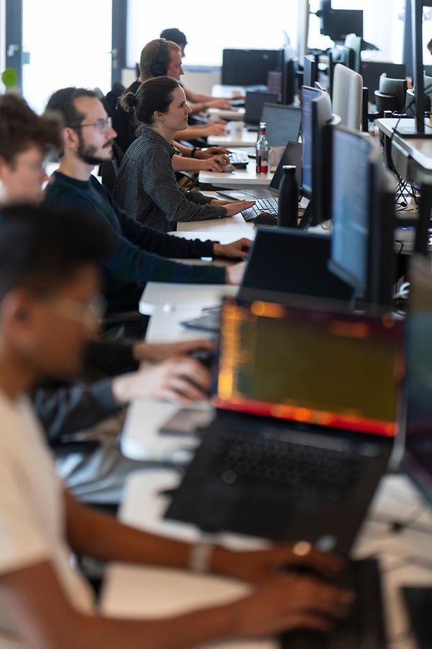 Mitarbeitende der Firma etalytics