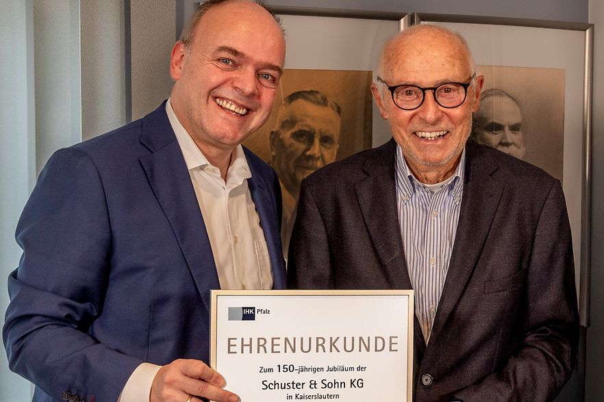 J&uuml;rgen Vogel (links) mit Dr. Axel Wiesenh&uuml;tter (rechts)