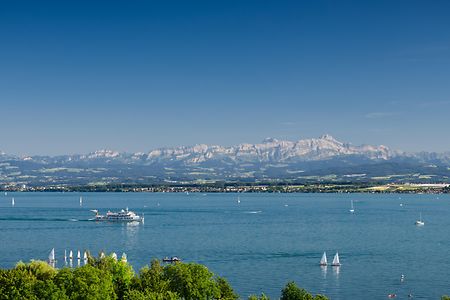Bodensee mit Alpenhintergrund