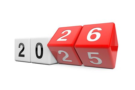 Symbolbild: vier W&uuml;rfel zeigen die Ziffern 2025 bzw. 2026