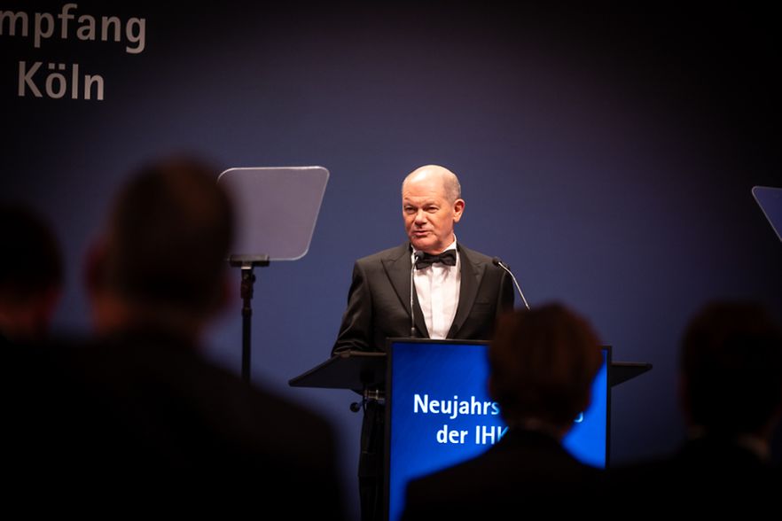 Bundeskanzler Scholz h&auml;lt eine Rede.