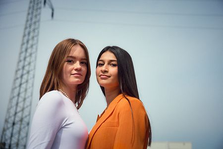Die Azubi-Creator Anna und Aylin.