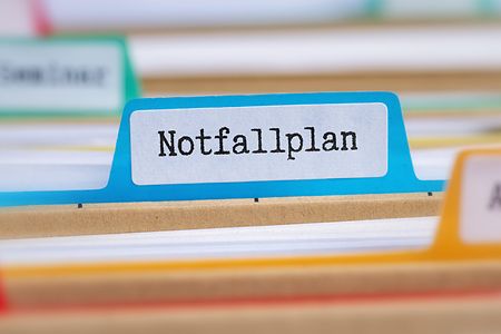 Akten mit der Beschriftung Notfallplan