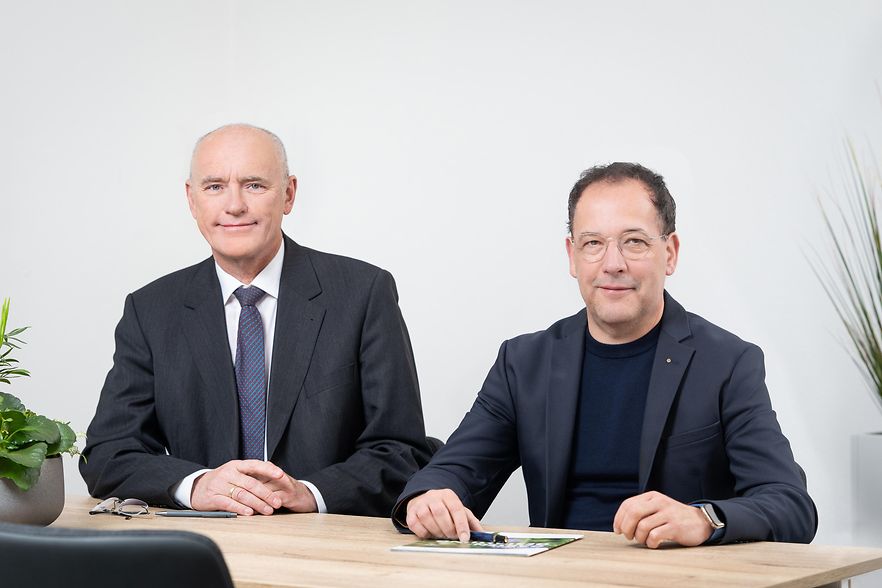 Die FCN-Gesch&auml;ftsf&uuml;hrer Dr. Benjamin Geller und Bernhard Pilz (v. li.)