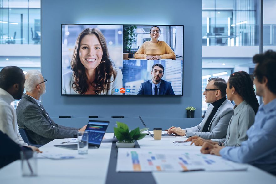 Videokonferenz_Gorodenkoff_shutterstock_Inet