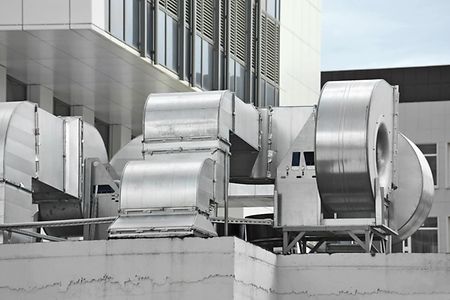 industrielles L&uuml;ftungssystem auf dem Dach