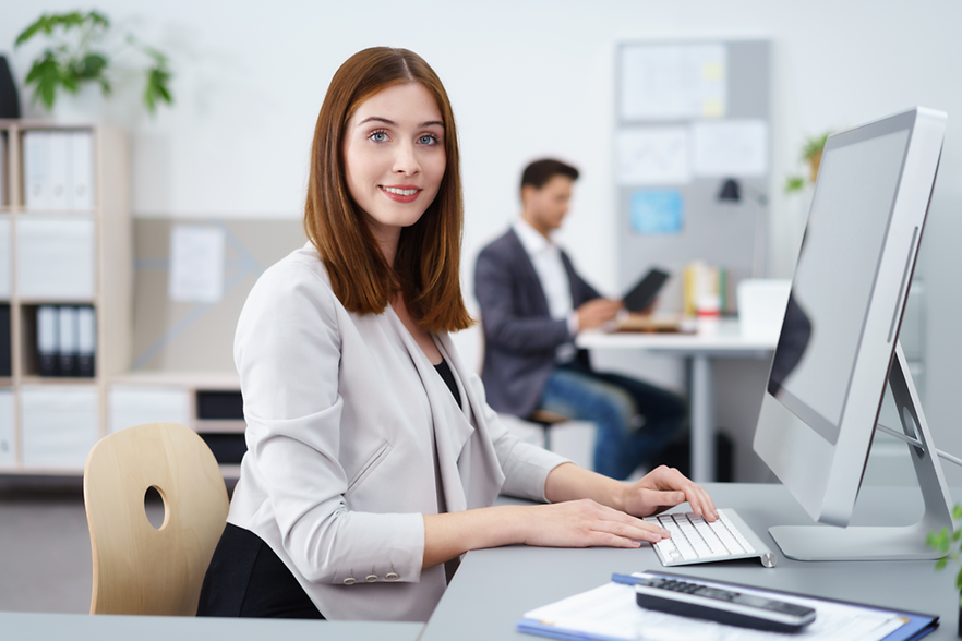zwei Personen im B&uuml;ro