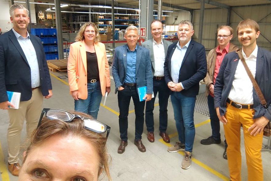 Betriebsbesuch bei Rema-Fertigungstechnik mit Landrat Ralf Lessmeister